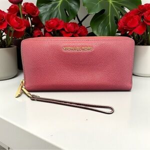 ❤️Michael Kors❤️Maroon Jet Set Travel Large Continental Wristlet/Like New